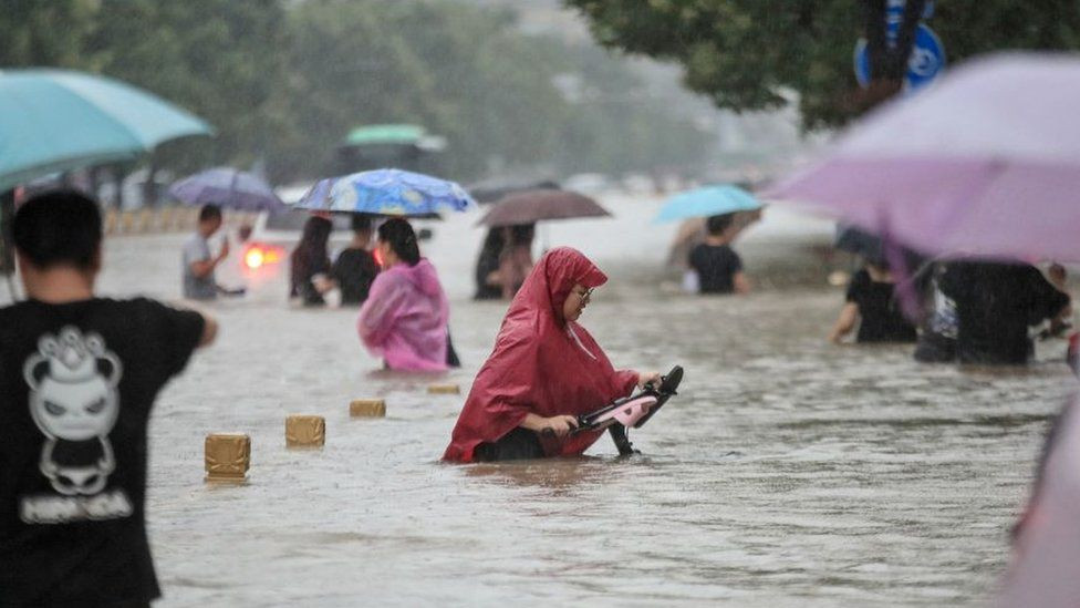 चीनमा बाढीमा परेर ज्यान गुमाउनेको संख्या २५ पुग्यो 