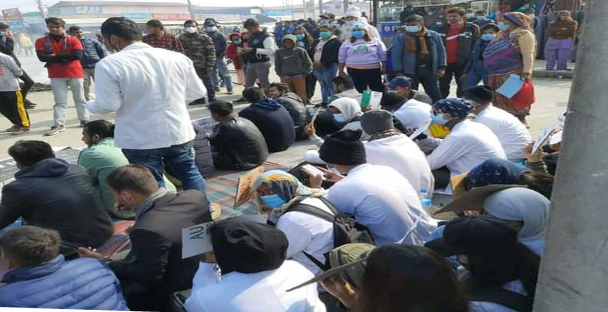 मेडिकल कलेज शुल्क विवाद : विद्यार्थीहरू आन्दोलनमै, के भन्छन् सराेकारवाला ?  