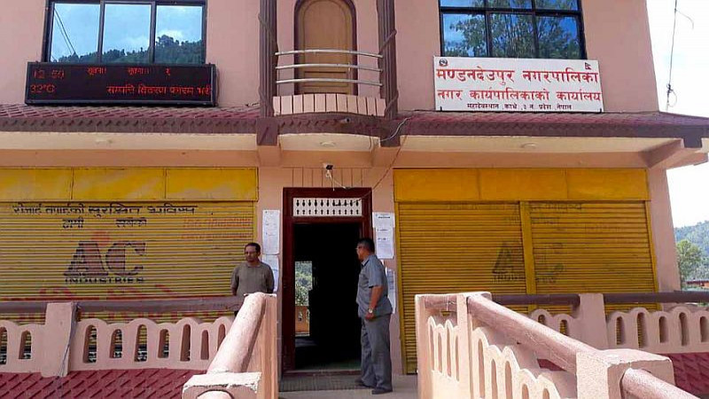 छोराछोरी सामुदायिक विद्यालयमा पढाउन निर्देशन