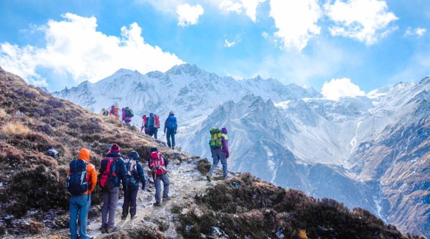 रसुवागढी नाकामा धार्मिक पर्यटकको चहलपहल