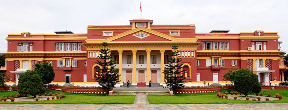 राष्ट्रपति निर्वाचनको मत परिणामको प्रतिवेदन राष्ट्रपति भण्डारी समक्ष बुझाइदै