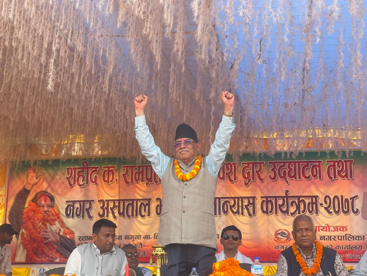 संविधान च्यात्ने अधिकार कसैलाई छैन : प्रचण्ड