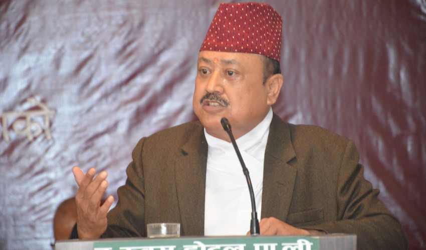 धनगढीका प्रमुख हमाललाई थप उपचारका लागि दिल्ली लगियो
