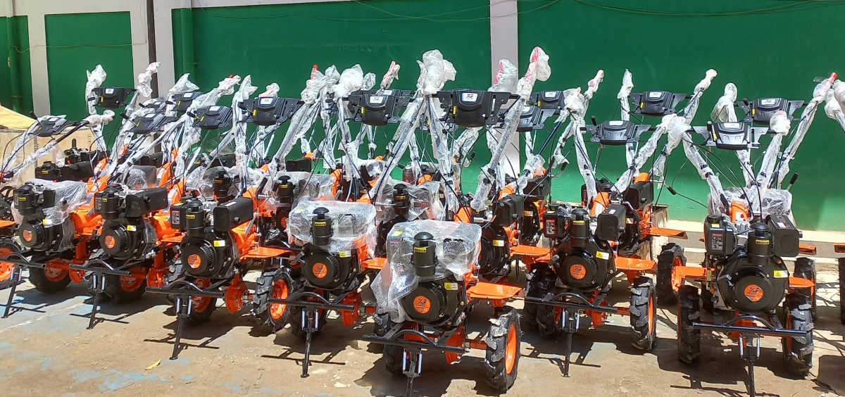 ग्रामीण किसानलाई कृषि उपकरण प्रदान