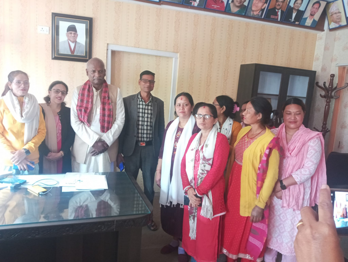 माग पूरा गराउन कस्सिए इसीडी शिक्षक, मन्त्रीदेखि सांसदसम्मलाई ज्ञापनपत्र [तस्बिरहरू पनि]