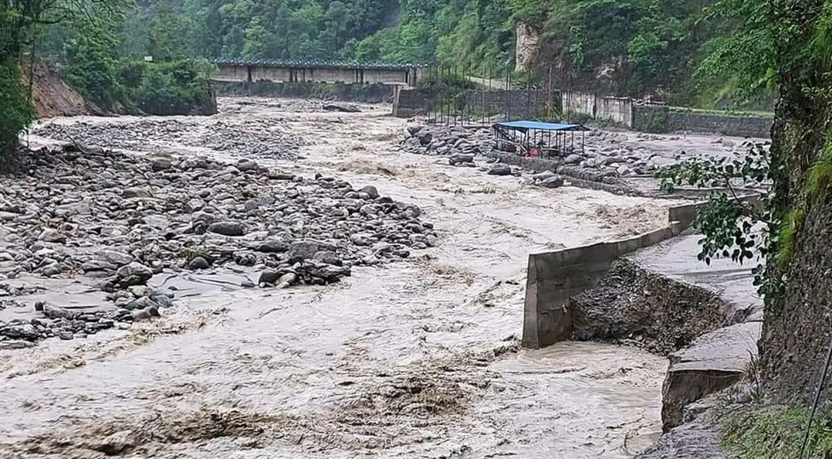 राहत र उद्धारमा जुट्दै अवरुद्ध सडक खोल्न पहल गर्ने ताप्लेजुङको निर्णय