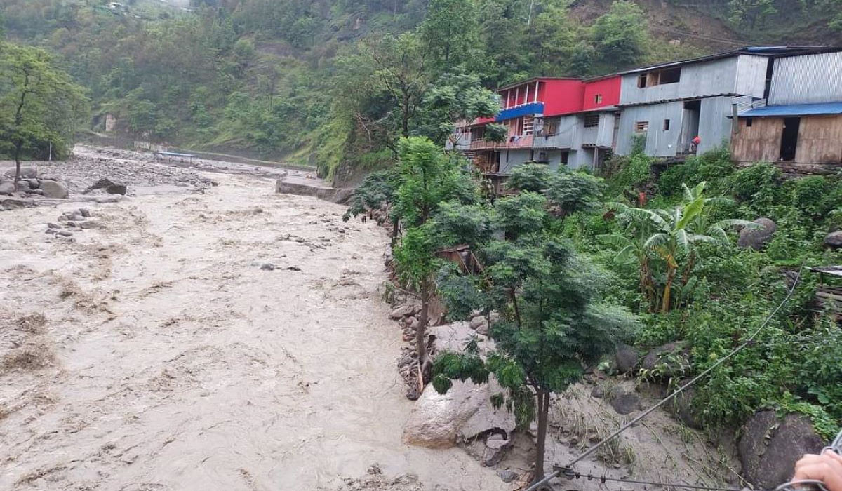 बाढीपहिरोबाट एक सय एकको मृत्यु, एक सय आठ घाइते