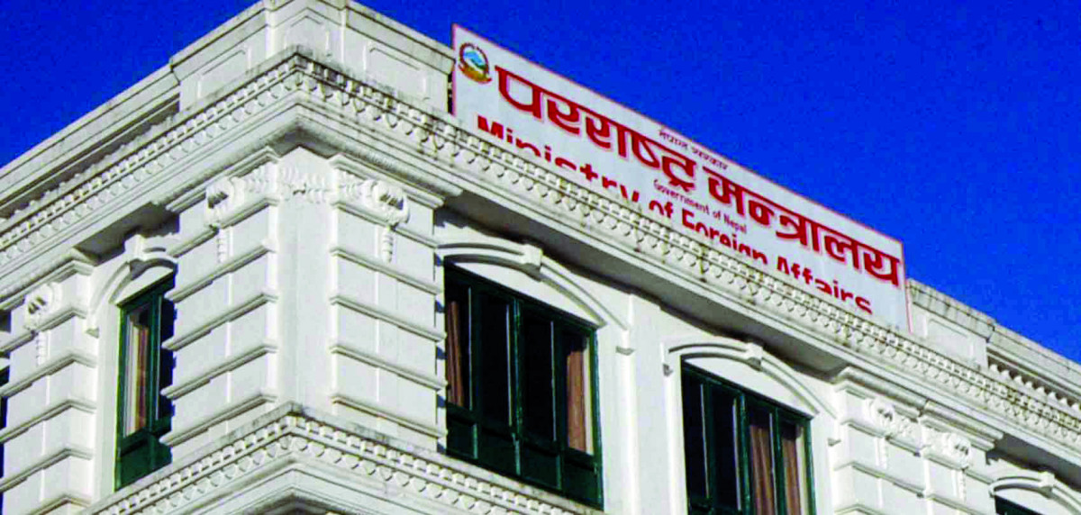 इरानमा रहेका नेपालीलाई भारतीय दूताबासले उद्धार गरिदिने