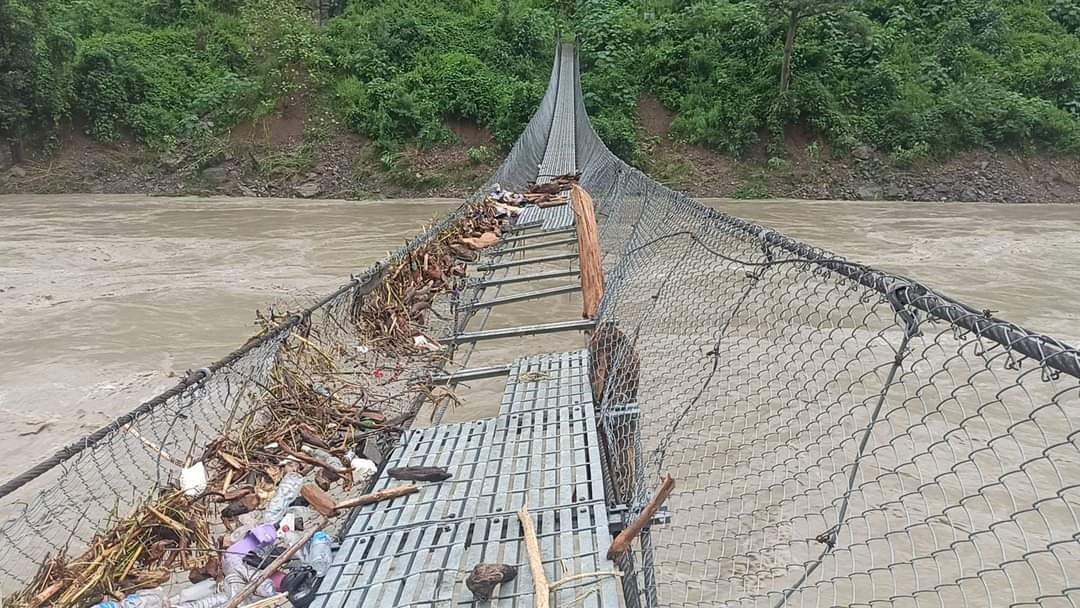बाढीले झोलुंगे पुलमा क्षति पुर्याउँदा किसानलाई  समस्या
