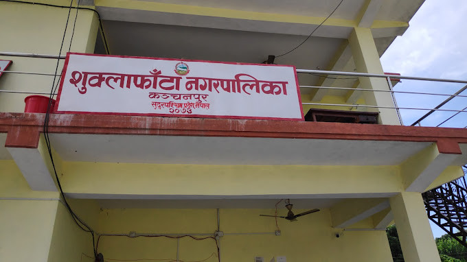 वैदेशिक रोजगारीबाट फर्केका व्यक्तिको तथ्यांक संकलन गर्दै शुक्लाफाँटा
