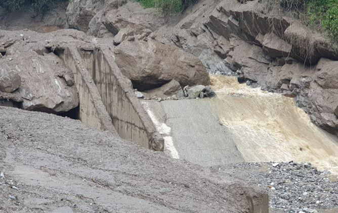 बाढीले रेलेखोला जलविद्युत् आयोजनाको बाँधमा क्षति