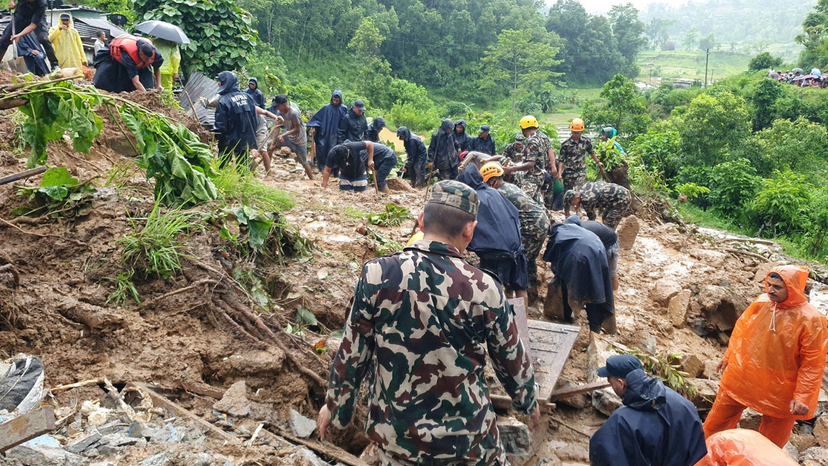 तनहुँमा पहिरामा परी तीन बेपत्ता
