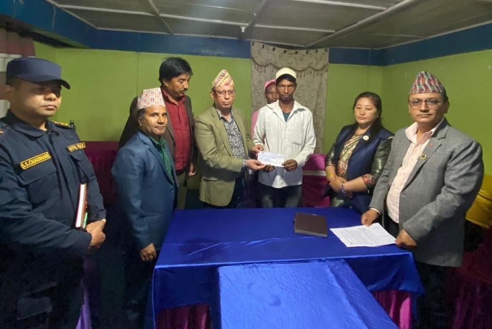 इर्खुवाखोला बाढीका मृतक परिवार राहत वितरण
