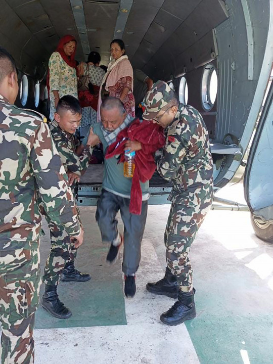बाढी र पहिरो प्रभावित क्षेत्रमा सेनाको खोज र उद्धार