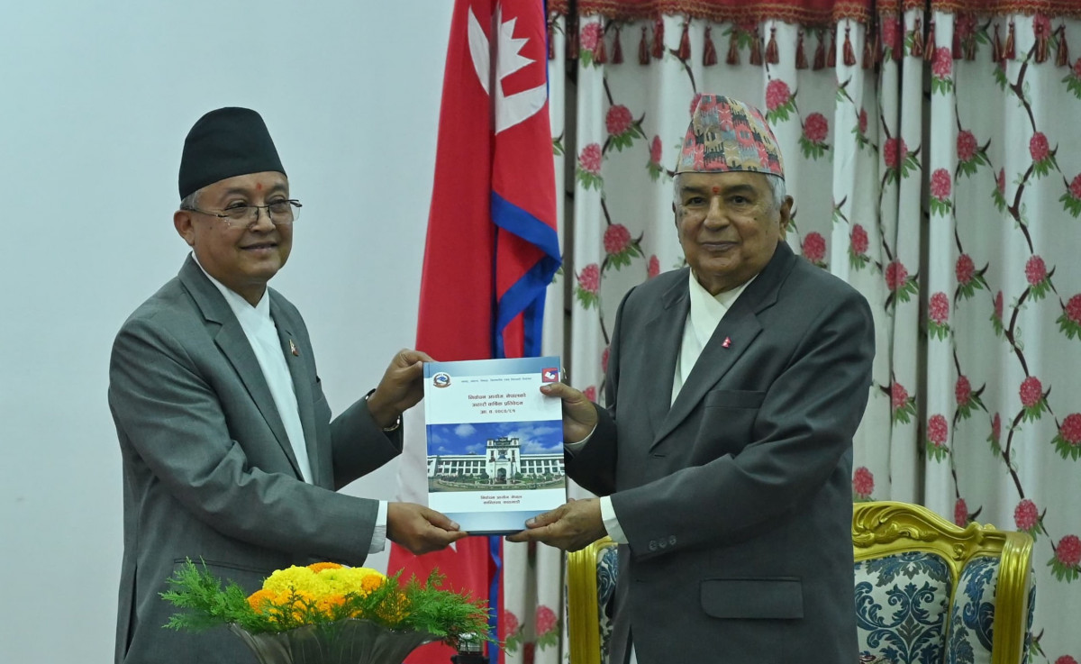 राष्ट्रपति समक्ष निर्वाचन आयोगको प्रतिवेदन पेश