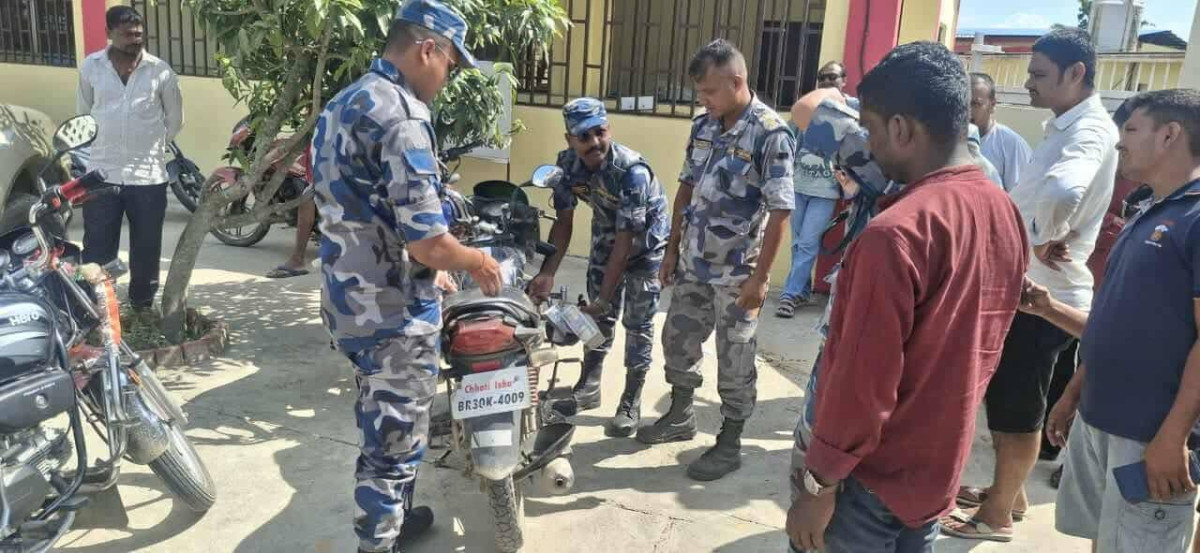 स्रोत नखुलेका नेपाली र भारतीय रूपैयाँसहित दुईजना पक्राउ