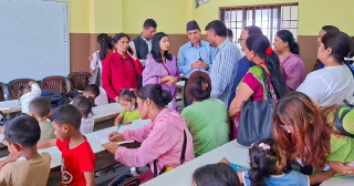 बाढी प्रभावित बालबालिकालाई काठमाडौंमा विद्यालय भर्ना, मानसिक आघात कम गर्न सुनिता डंगोलको पहल